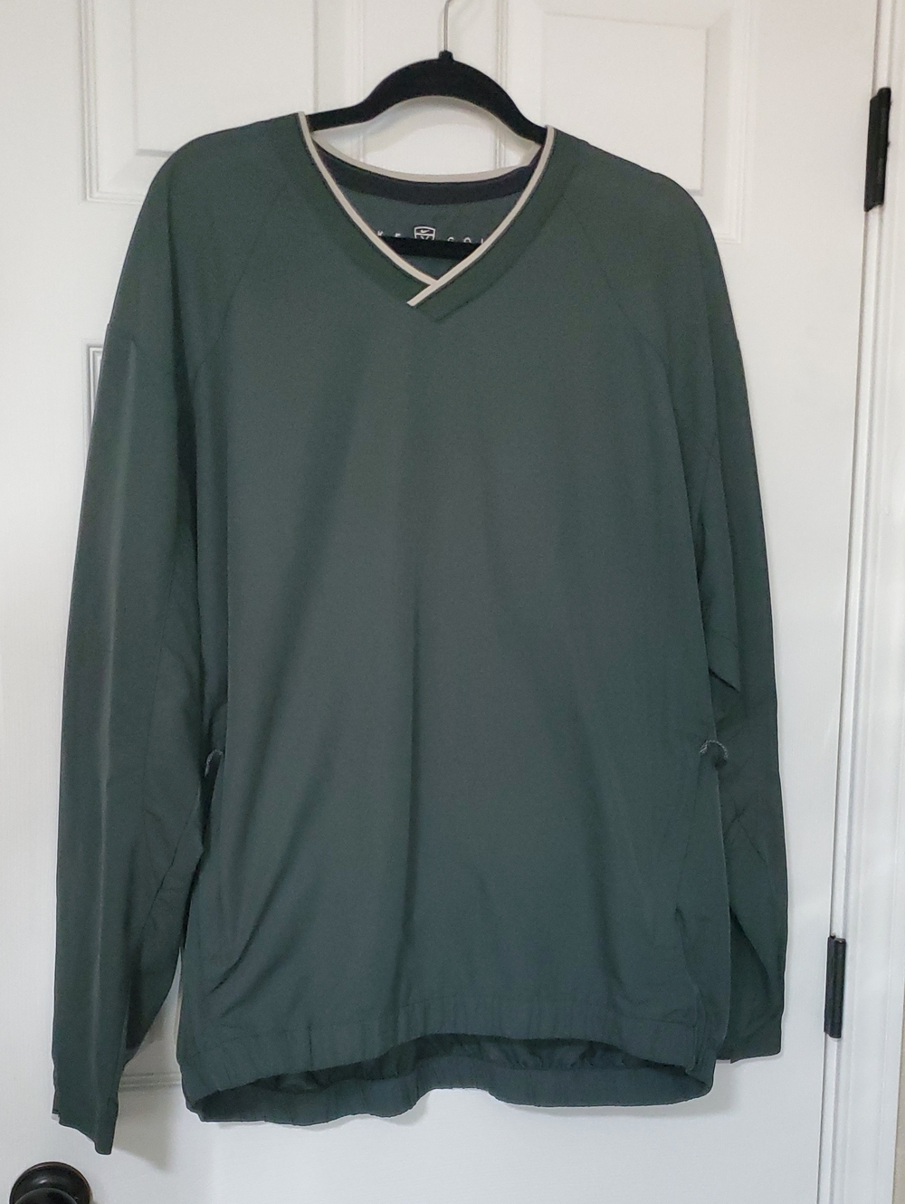 Men's Nike V-Neck Lightweight Pullover - Green
